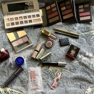 Bundle of new/used (cleaned and sanitized) palettes and assorted beauty products